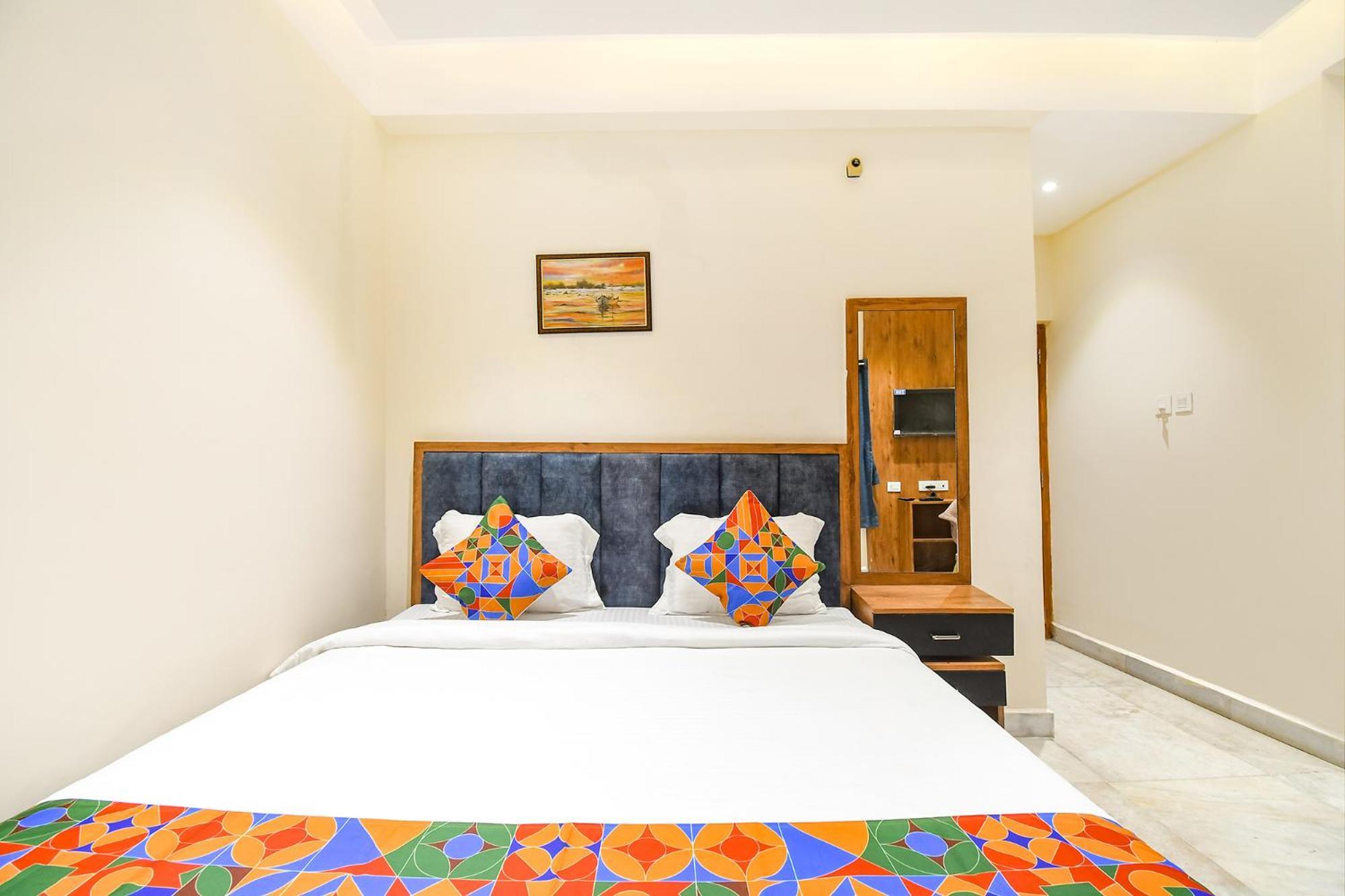 Fabhotel Prime The Golden Plaza - Nr Tarapith Temple Exterior photo